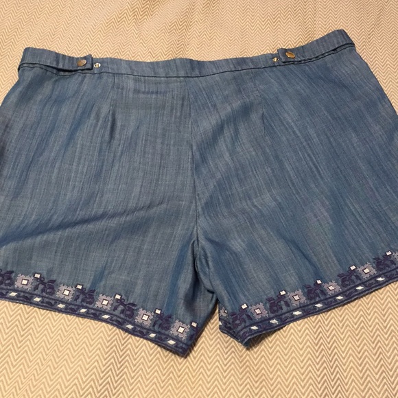 NWT. Kaari Blue embroidered chambray shorts. Sizes 16 & 20. - Picture 4 of 6